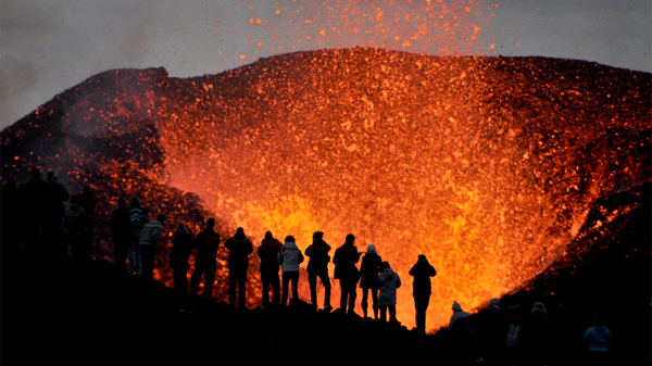 Island Vulkan Leute Eyjafjallajökull Ausbruch Foto iStock TrueCapture.jpg